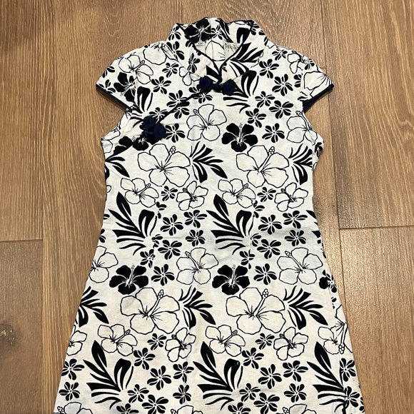 SOLD Girl's Cheongsam/Qipao Dress - Size 4-6 - Picture 1 of 10